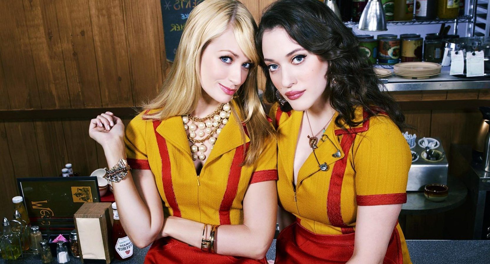2 Broke Girls 20 Photos Of Max And Caroline We Cant Stop Looking At
