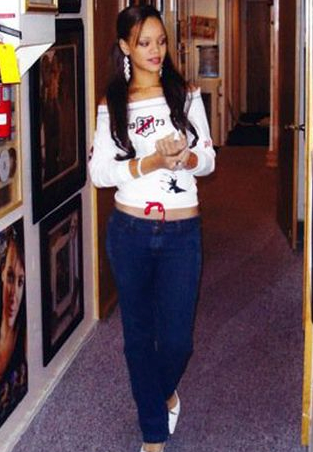 Here Are 20 Rare Photos Of Rihanna Before Fame Thethings