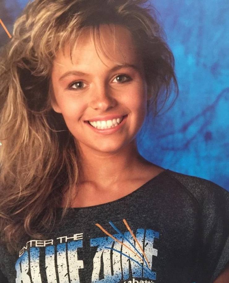 20 Photos That Change The Way We See Pamela Anderson Thethings