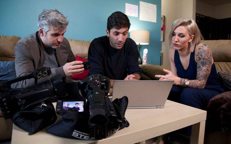 Nev-Max Joseph-y-a-mujer con un mono azul