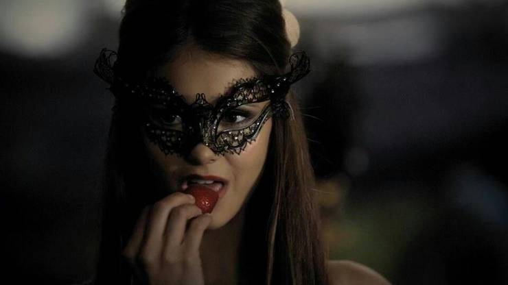18 Facts About Nina Dobrev And Her Vampire Diaries Costars Bts