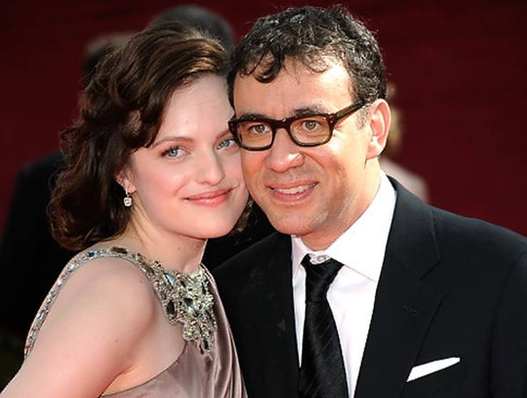 Elisabeth Moss y Fred Armisen en la alfombra roja