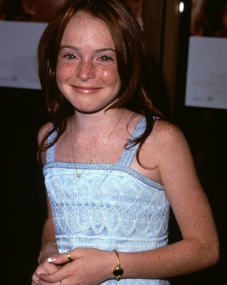 Una giovane Lindsay Lohan sul tappeto rosso