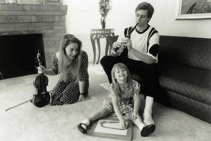 Jim Carrey Melissa Womerin ja heidän tyttärensä kanssa.