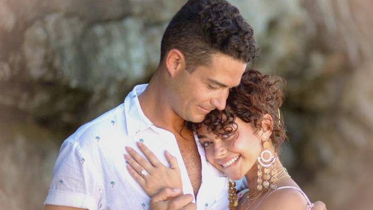 sarah hyland engaged