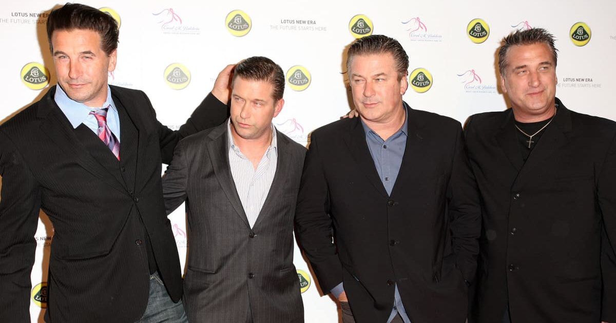 Does Alec Baldwin Get Along With His Brothers Thethings does alec baldwin get along with his