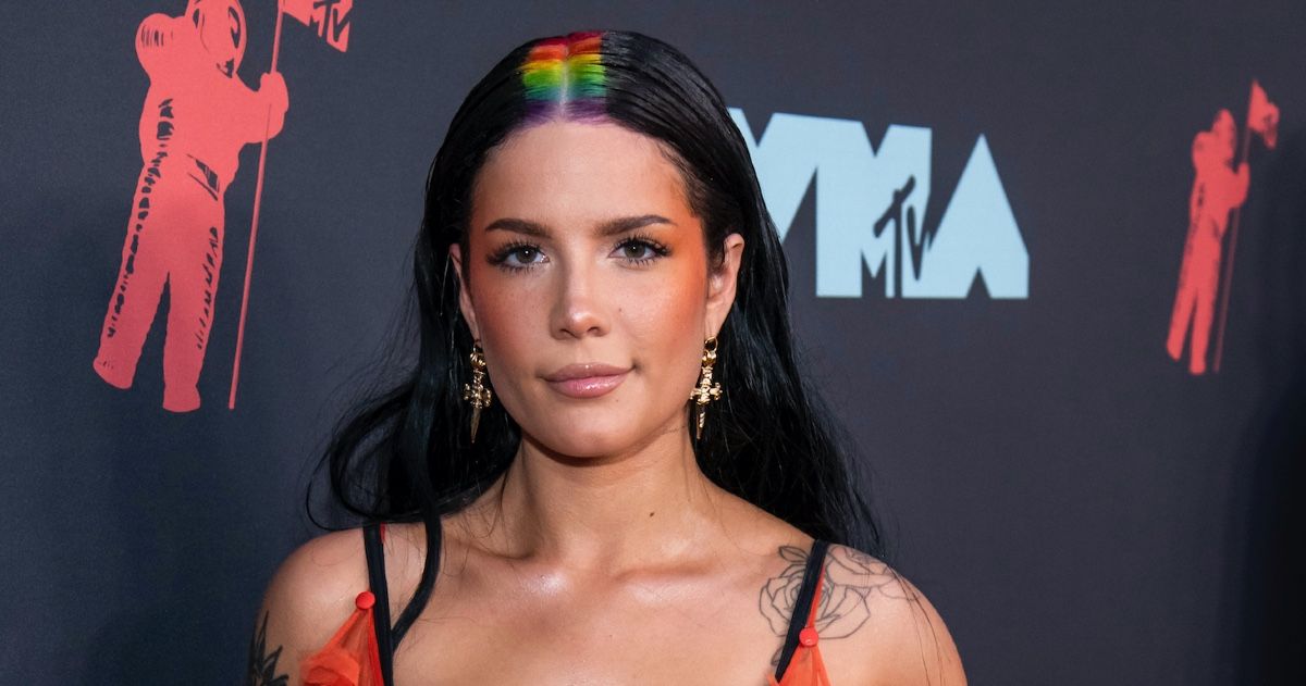 Bisexual Energy Alert Halsey Doesnt Know Who She Likes More On The 6794