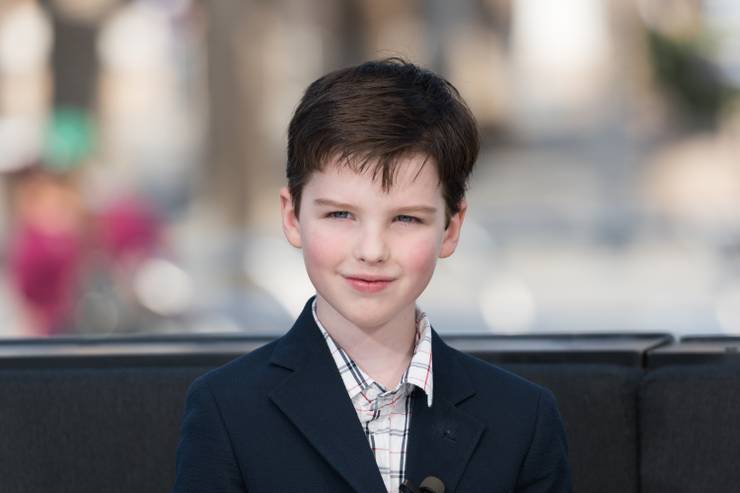 Young Sheldon How Iain Armitage Landed His Role Thethings Je synem herce euana mortona a divadelní producentky lee armitage. young sheldon how iain armitage